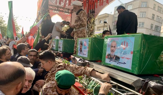 iran-israil-casuslugu-kuskusuyla-300-bin-afgani-hudut-disi-etti-rpSqhDOm.jpg