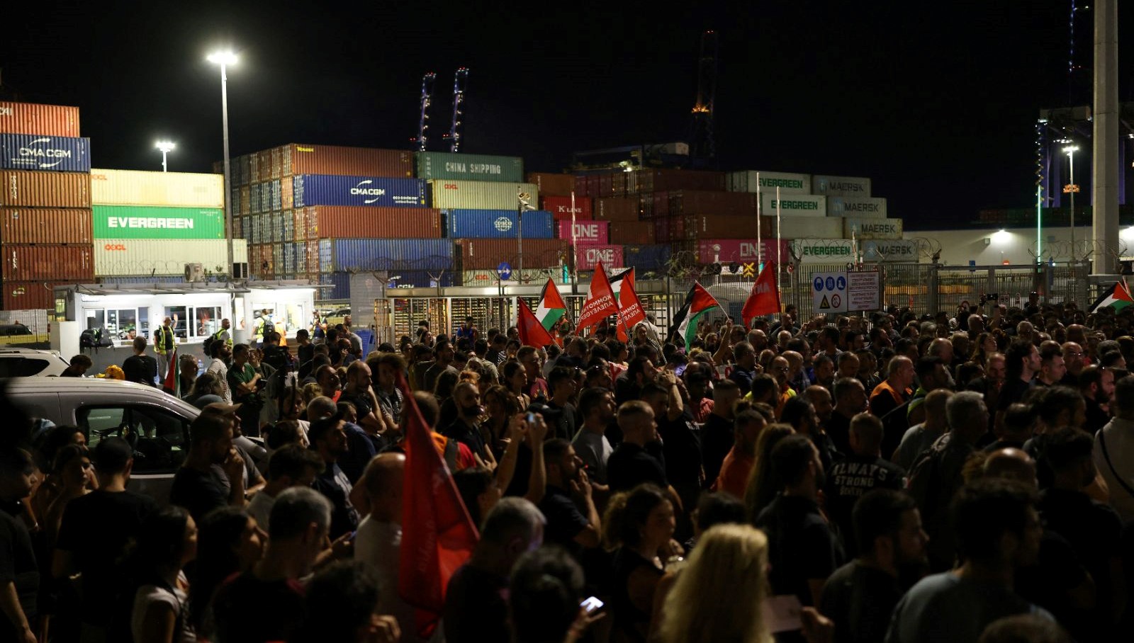 İsrail’e çelik taşıyan gemiye Yunanistan’da engel!