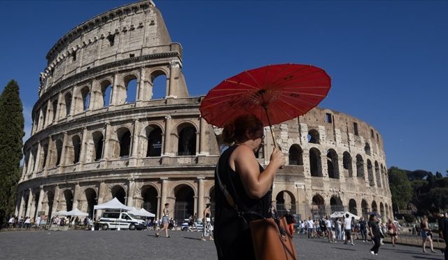 italyada-cok-sicaklar-nedeniyle-kirmizi-alarm-verildi-sWstLrVi.jpg