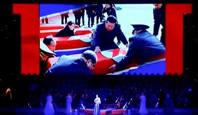 kim-jong-undan-savasta-olen-askerlere-veda-tabutlarina-sarildi-D2WNYQTG.jpg