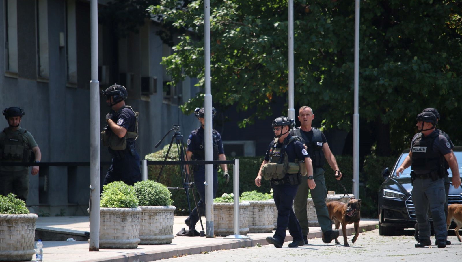Kosova Meclisi’ne bomba ihbarı