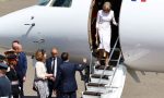 macron-ciftinde-bir-kriz-daha-elini-uzatti-esi-gormezden-geldi-wrG3Nisw.jpg