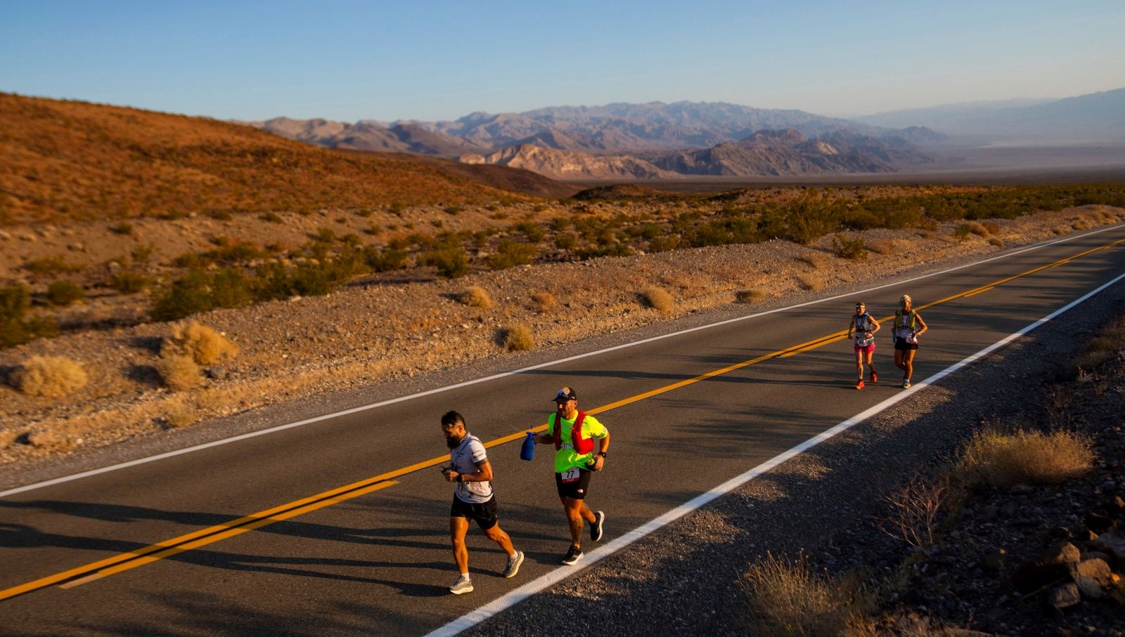 Mevt Vadisi’nde “dünyanın en zor” maratonunu koşarak rekor kırdı