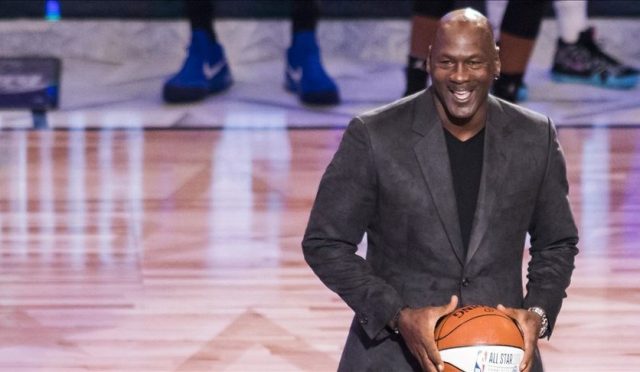 michael-jordan-restoranda-10-bin-euro-bahsis-birakti-K7P4HrIL.jpg