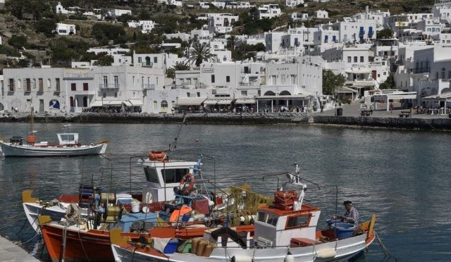 mikonosa-giris-20-euro-yunan-adalarinda-kruvaziyer-vergisi-devri-c8VlGRDA.jpg