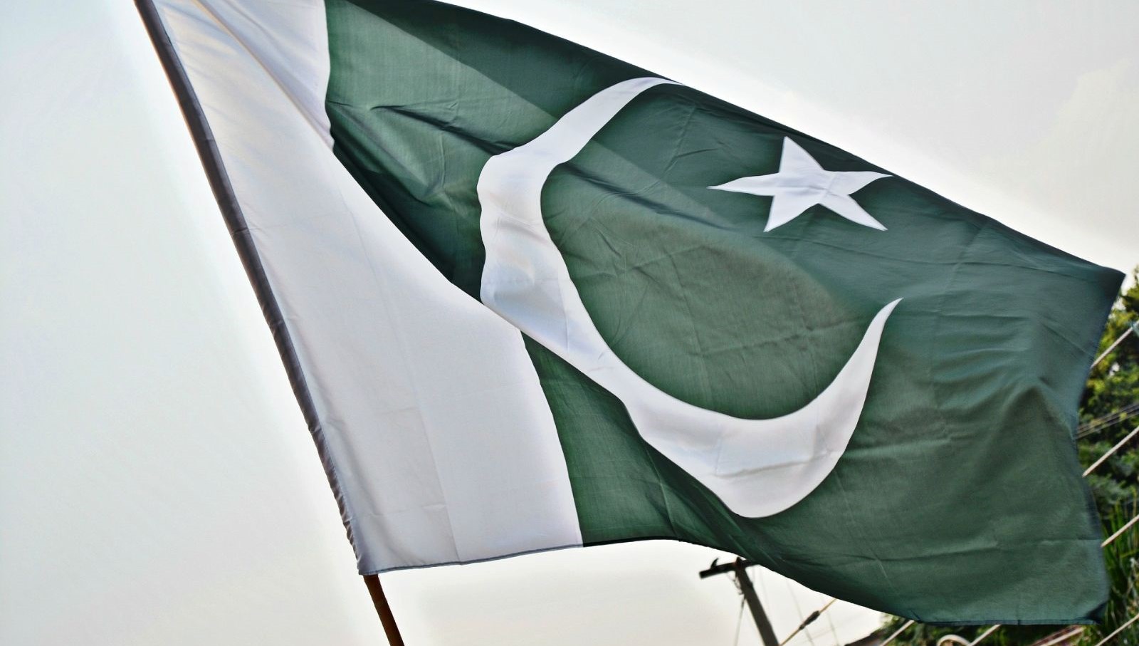 Pakistan’da çöken binada meyyit sayısı yükseldi