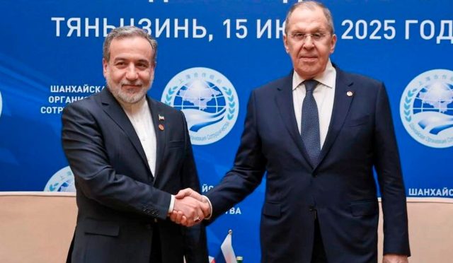 rusya-ve-iran-disisleri-bakanlari-cinde-bir-ortaya-geldi-gundem-nukleer-krizi-bJAI7ICe.jpg