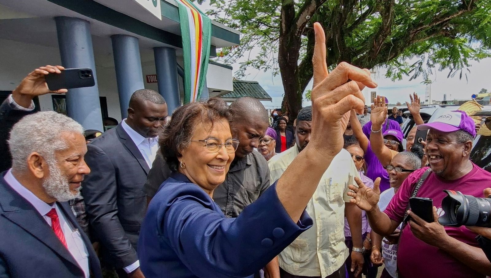 Surinam’da birinci defa bir kadın devlet başkanı seçildi