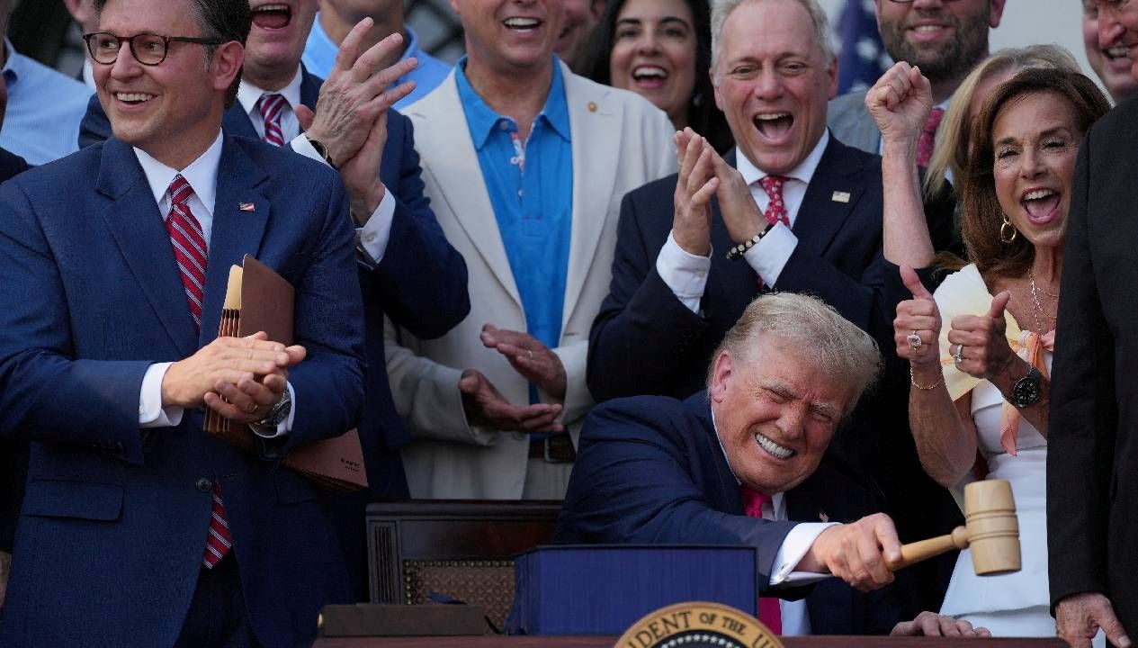 Trump, “Büyük, Hoş Yasa Tasarısı”nı imzaladı