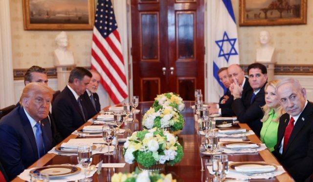trump-netanyahuyu-beyaz-sarayda-kabul-etti-gBwznLlf.jpg