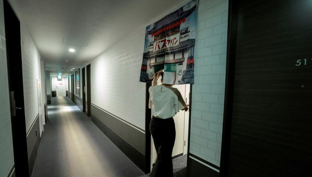 Uydurma isimlerle 580 otel odasını rezerve etti, gözaltına alındı