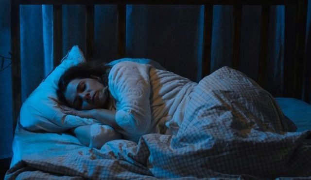 uykuda-gelen-tehlike-gece-isigi-kalp-krizi-riskini-artiriyor-yKbLspP2.jpg