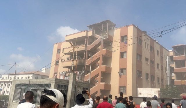 268-gazete-mansetlerini-karartti-gazzede-oldurulen-gazeteciler-icin-protesto-dZeDLEmW.jpg