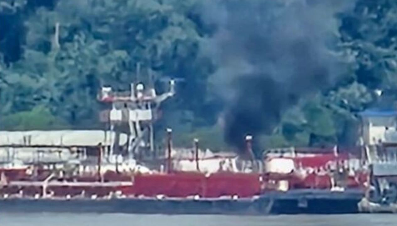 ABD’de helikopter ırmaktaki mavnanın üzerine düştü: 2 meyyit