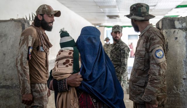 afgan-bayanlar-taliban-yasaklarina-meydan-okuyor-skwpUWXb.jpg
