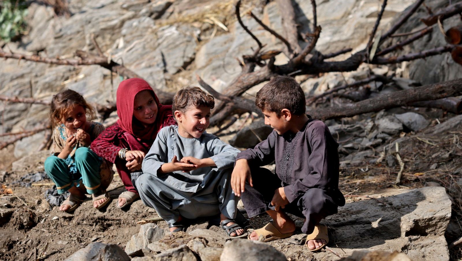 Afganistan’da zelzele: 157 bin öğrenci eğitim alamıyor