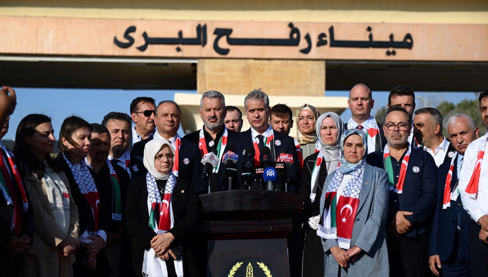 AK Parti heyeti Refah Hudut Kapısı’na gitti