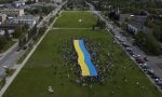 alaskada-tepe-protestosu-dev-ukrayna-bayragi-acildi-5RtlqGkr.jpg