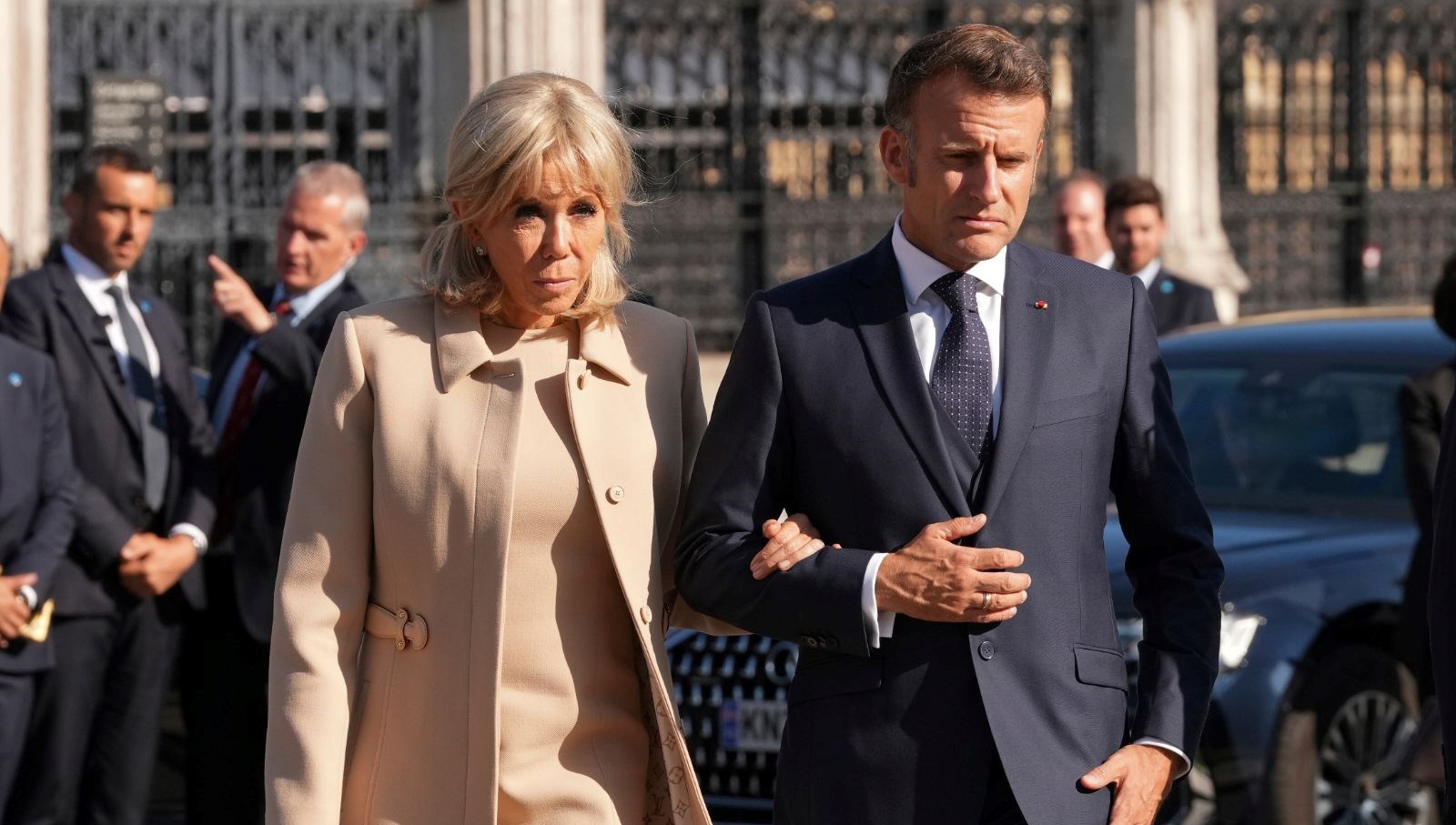 Brigitte Macron, bayan olduğunu kanıtlamak için bilimsel ispat sunacak