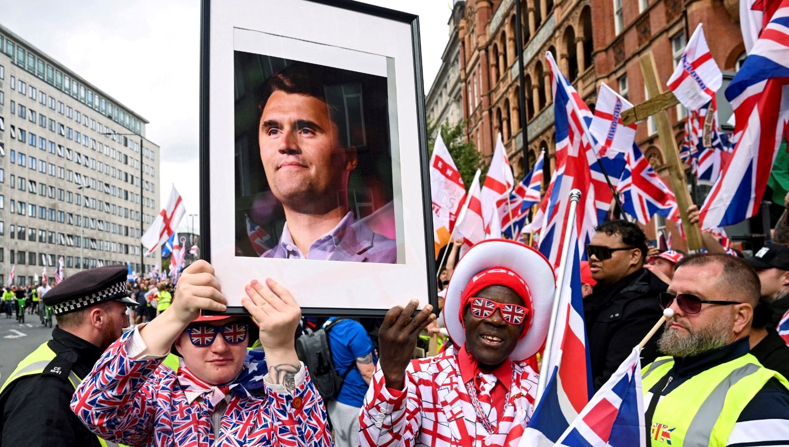 Charlie Kirk suikastı: Toplumsal medya paylaşımları sonrası onlarca kişi işten atıldı