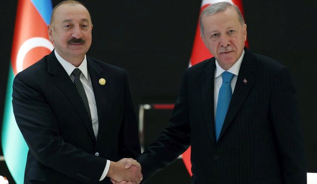 cumhurbaskani-erdogan-cinde-aliyevle-bir-ortaya-geldi-ECrmFOV8.jpg