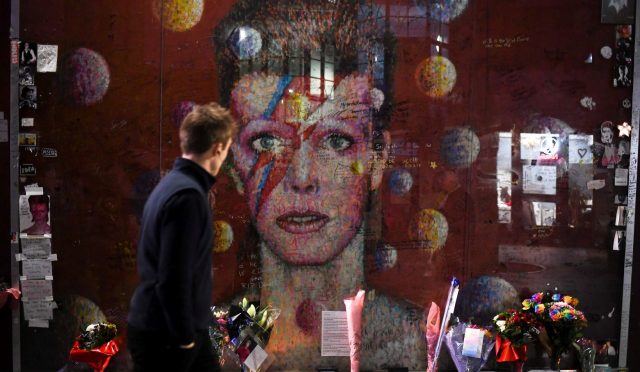 david-bowienin-kapali-projesi-notlari-kilitli-halde-bulundu-Y7VZDQ1l.jpg