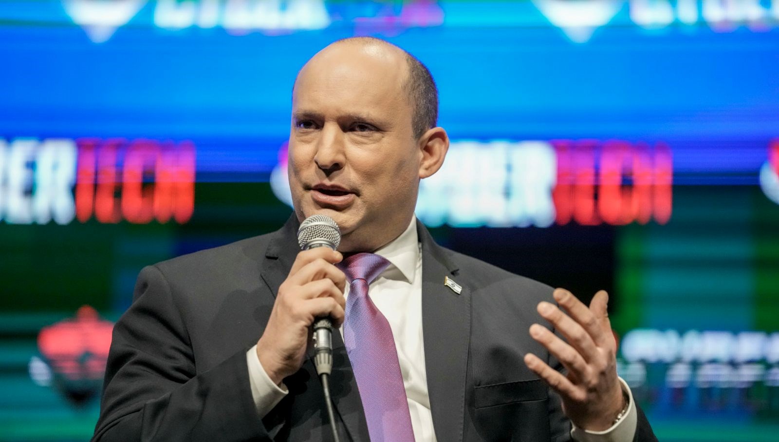 Eski İsrail başbakanı “Ülke çöküşte” dedi, Netanyahu’ya sert çıktı