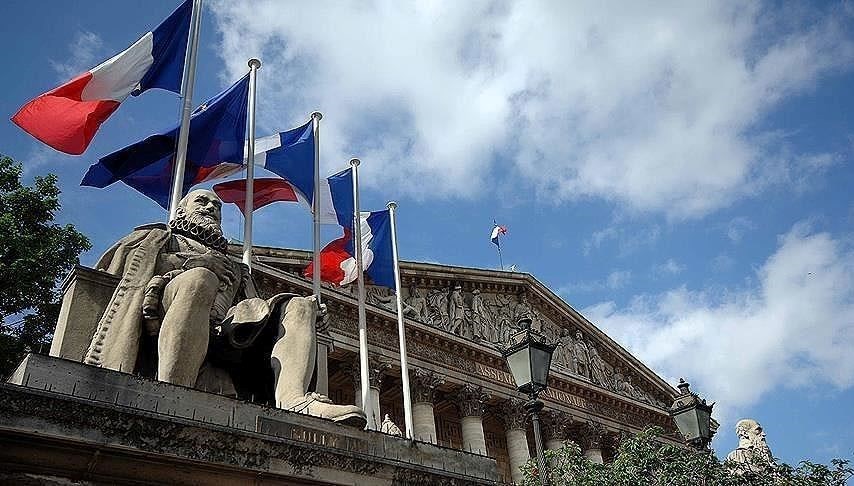 Fransa’da çok sağdan yeni başbakana ikaz: Macron’un çılgın siyasetlerine devam ederse düşer