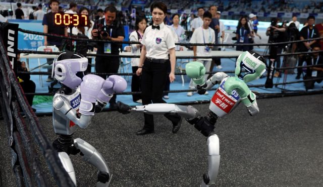 futbol-atletizm-ve-kick-boks-robotlar-arenada-yaristi-TDFkGVzK.jpg