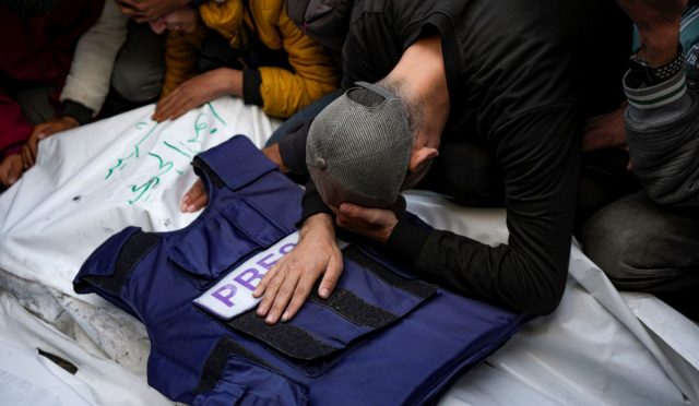 gazetecilerden-israile-davet-aclikla-karsi-karsiyayiz-j8L4Vy69.jpg