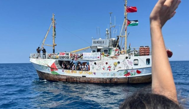 gazzeye-yardim-icin-yola-cikan-handala-gemisi-kritik-noktayi-gecti-pIzVFtvV.jpg