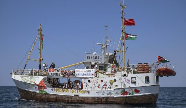 gazzeye-yardim-icin-yola-cikan-handala-ile-irtibat-kesildi-IwQYNFKT.jpg