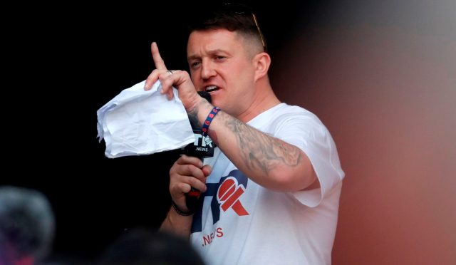 ingilterede-cok-sagci-tommy-robinson-gozaltina-alindi-J34jcU1u.jpg