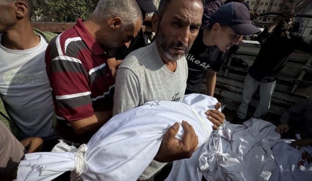 israil-acliga-mahkum-ettigi-filistinlilere-bomba-yagdiriyor-g5q4MrqS.jpg