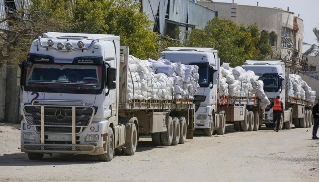İsrail girişine müsaade verdiği tırları yağmalattı