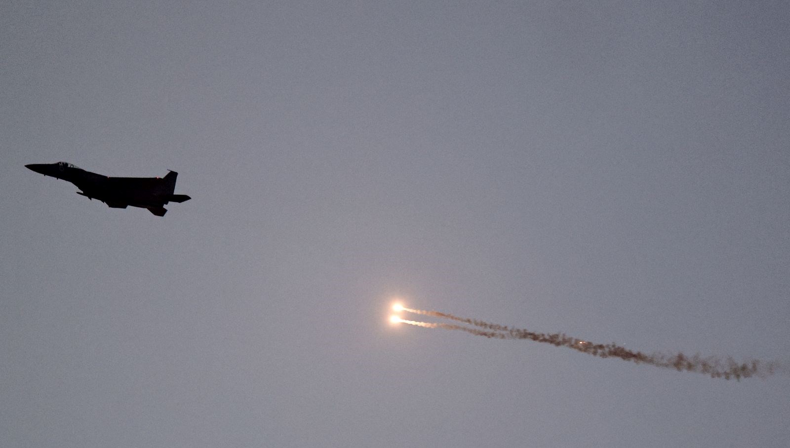 İsrail’den ses bombalı taarruz: Savaş uçakları Lübnan’da alçak uçtu