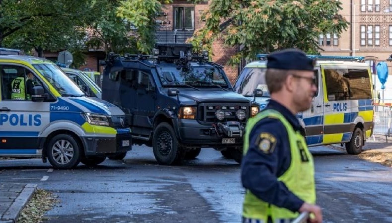 İsveç’te cami yakınlarında ateş açıldı
