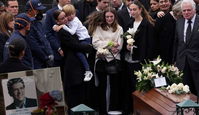 kolombiyada-suikast-kurbani-lider-adayi-defnedildi-qDCckeGI.jpg