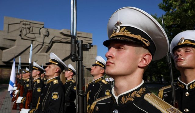 kremlin-huzursuz-rusya-govde-gosterisini-son-anda-iptal-etti-ZdKkbld8.jpg