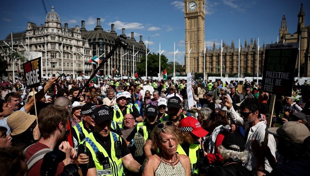 Londra’da Filistin’e takviye yürüyüşü: Çok sayıda kişi gözaltına alındı