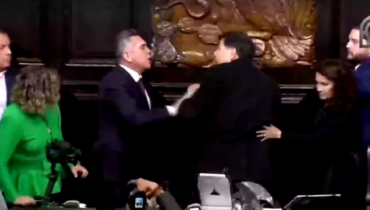 Meksika Senatosu’nda “yabancı asker” hengamesi