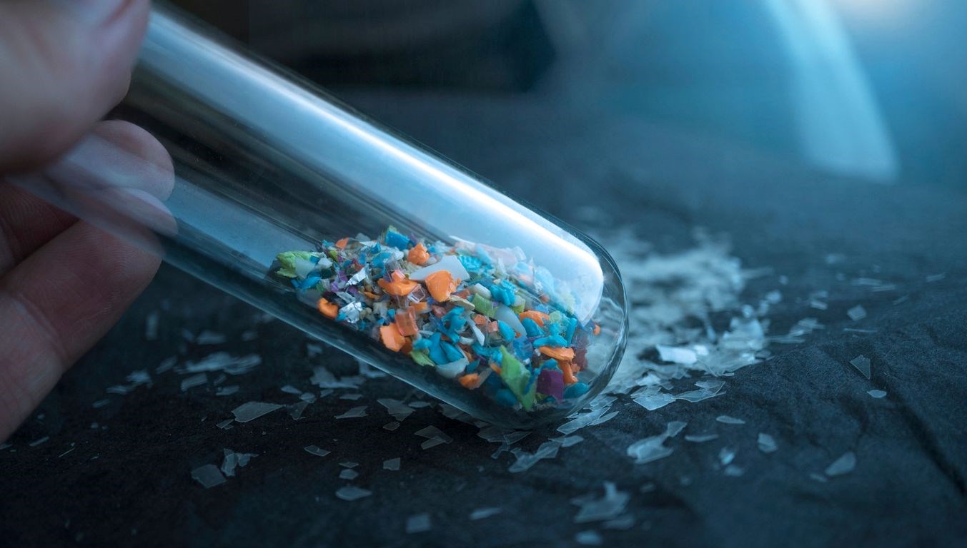 Mikroplastikler insan beynine kadar sızdı: Tesirleri neler?