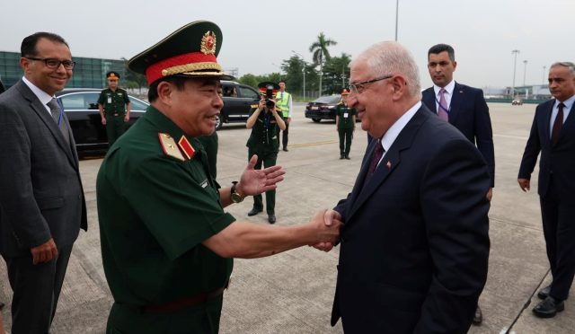 milli-savunma-bakani-yasar-guler-vietnamda-SHwtAb6B.jpg