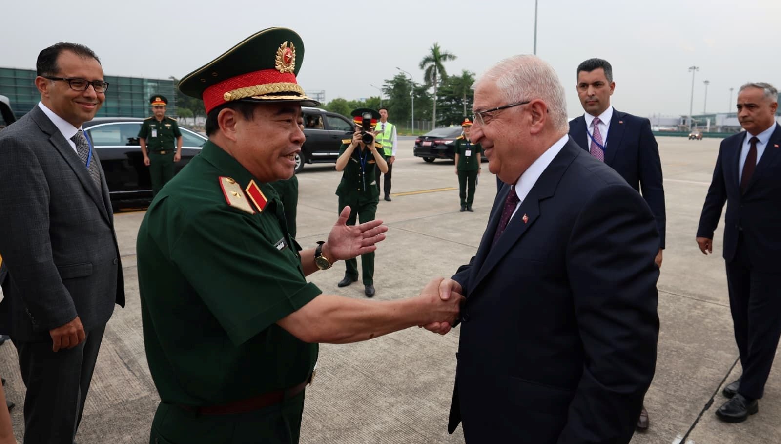 Milli Savunma Bakanı Yaşar Güler, Vietnam’da