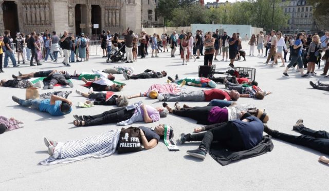 notre-dame-katedrali-onunde-gazzeprotestosu-iMZQnlJI.jpg
