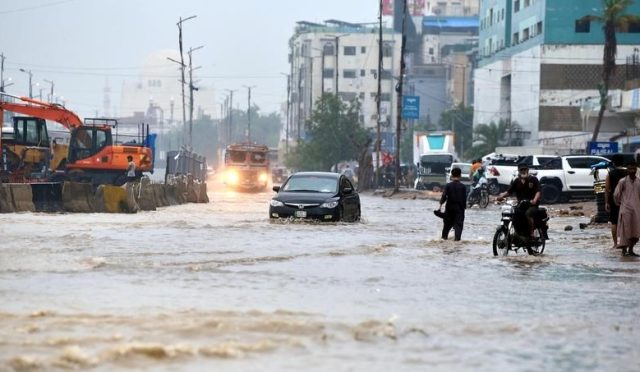 pakistanda-sel-felaketi-yaklasik-2-milyon-kisiyi-etkiledi-A6H5JFTf.jpg