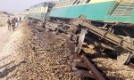 pakistanda-tren-raydan-cikti-1-meyyit-33-yarali-JzjROgGE.jpg