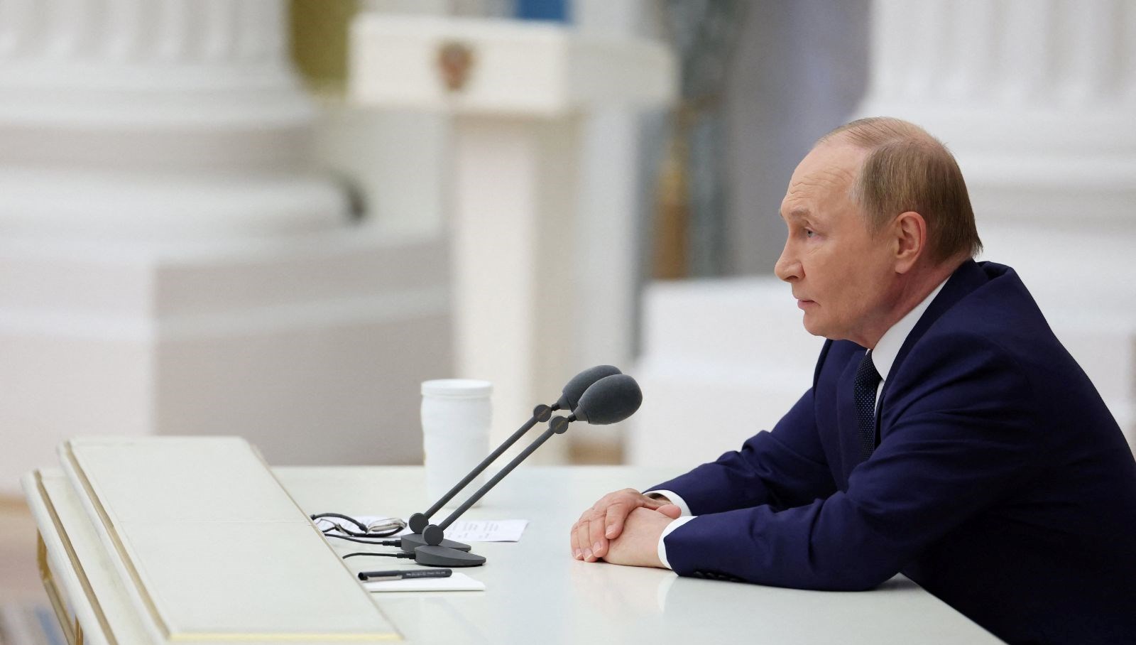 Putin: ABD samimi formda uğraş sarf ediyor
