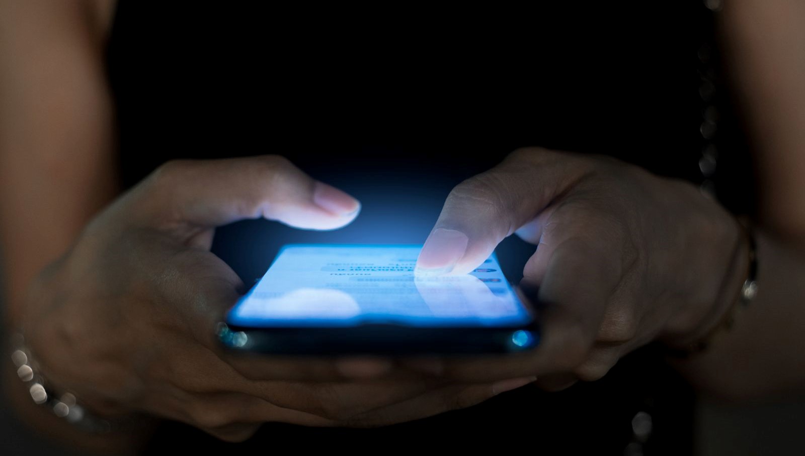 Rusya’dan tüm telefonlara ulusal iletileşme uygulaması kaidesi