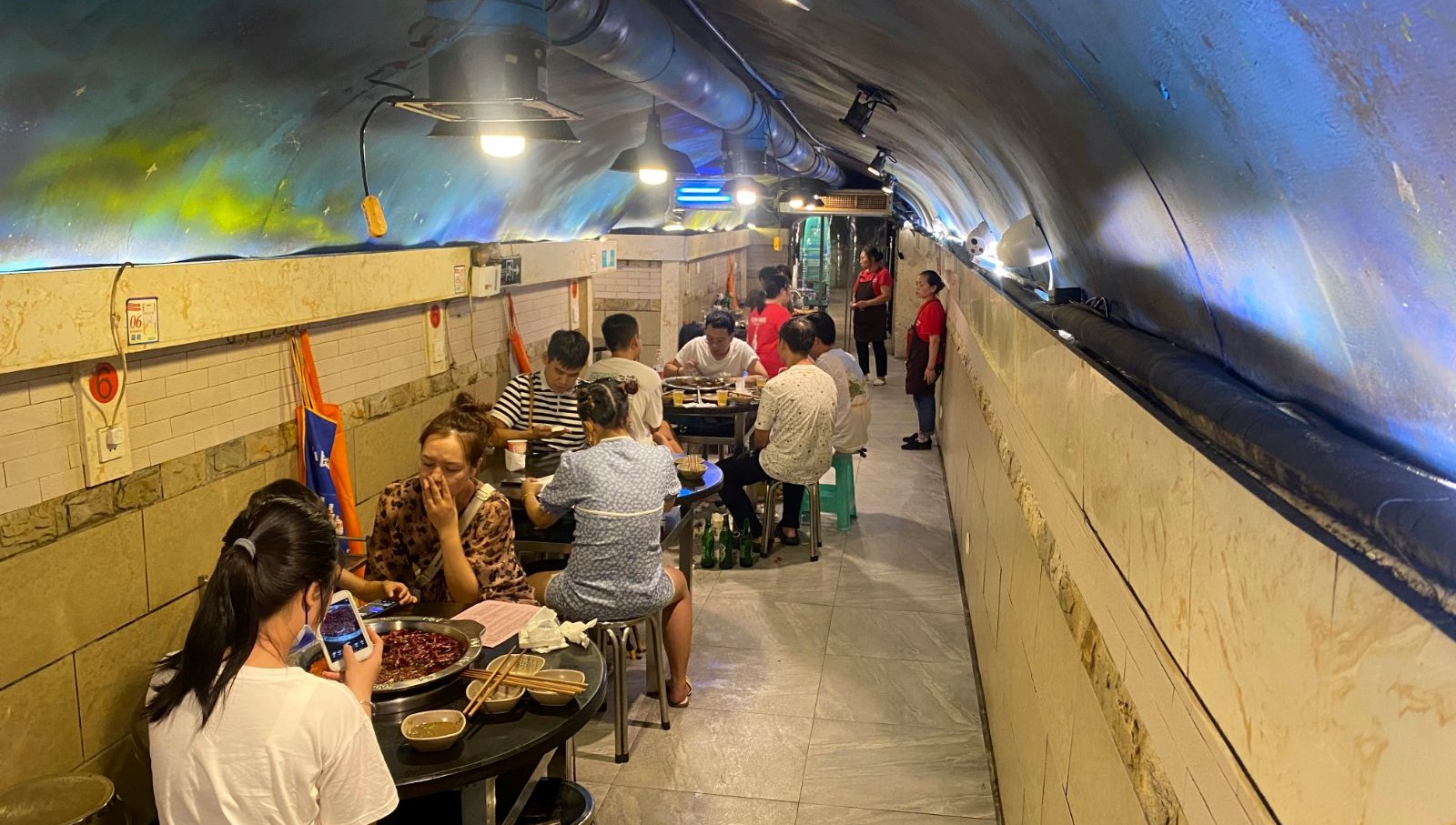 Savaş sığınağı restorana dönüştü: Evvel bombalardan korudu artık sıcaktan